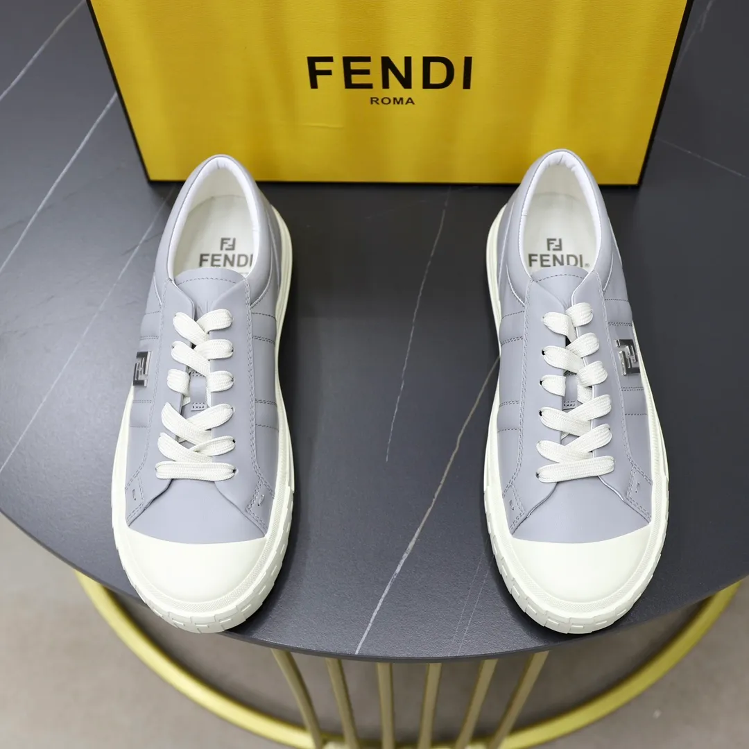 Factory price: 580💰Original order (couple model) Brand: FENDI Fendi🙅‍♂️🙅‍♂️🙅‍♂️ Size: Female 35–40, Male 39-44 (45 can be customized) Grade: Official website genuine Material: Imported original cowhide upper Original comfortable lining TPU wear-resistant lightweight outsole Style category: Loafers New trendy shoes color: actual picture color